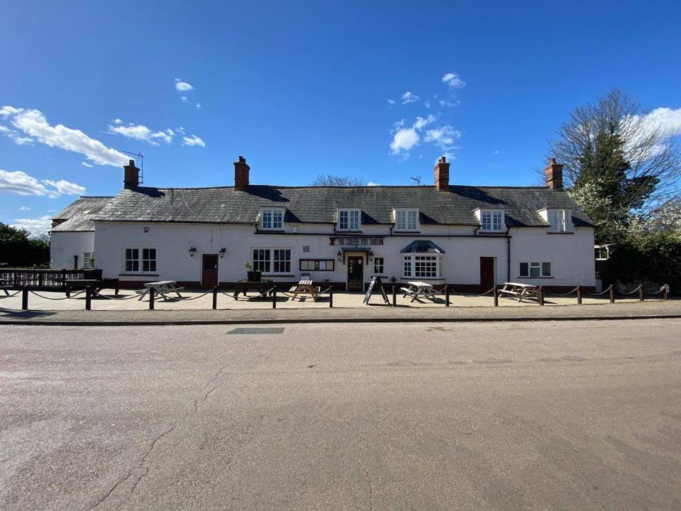 Potterspury The Coffee Pot Tavern B&B 외부 사진