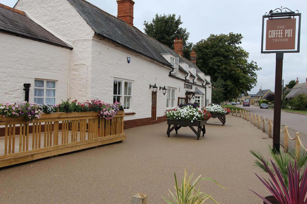 Potterspury The Coffee Pot Tavern B&B 외부 사진